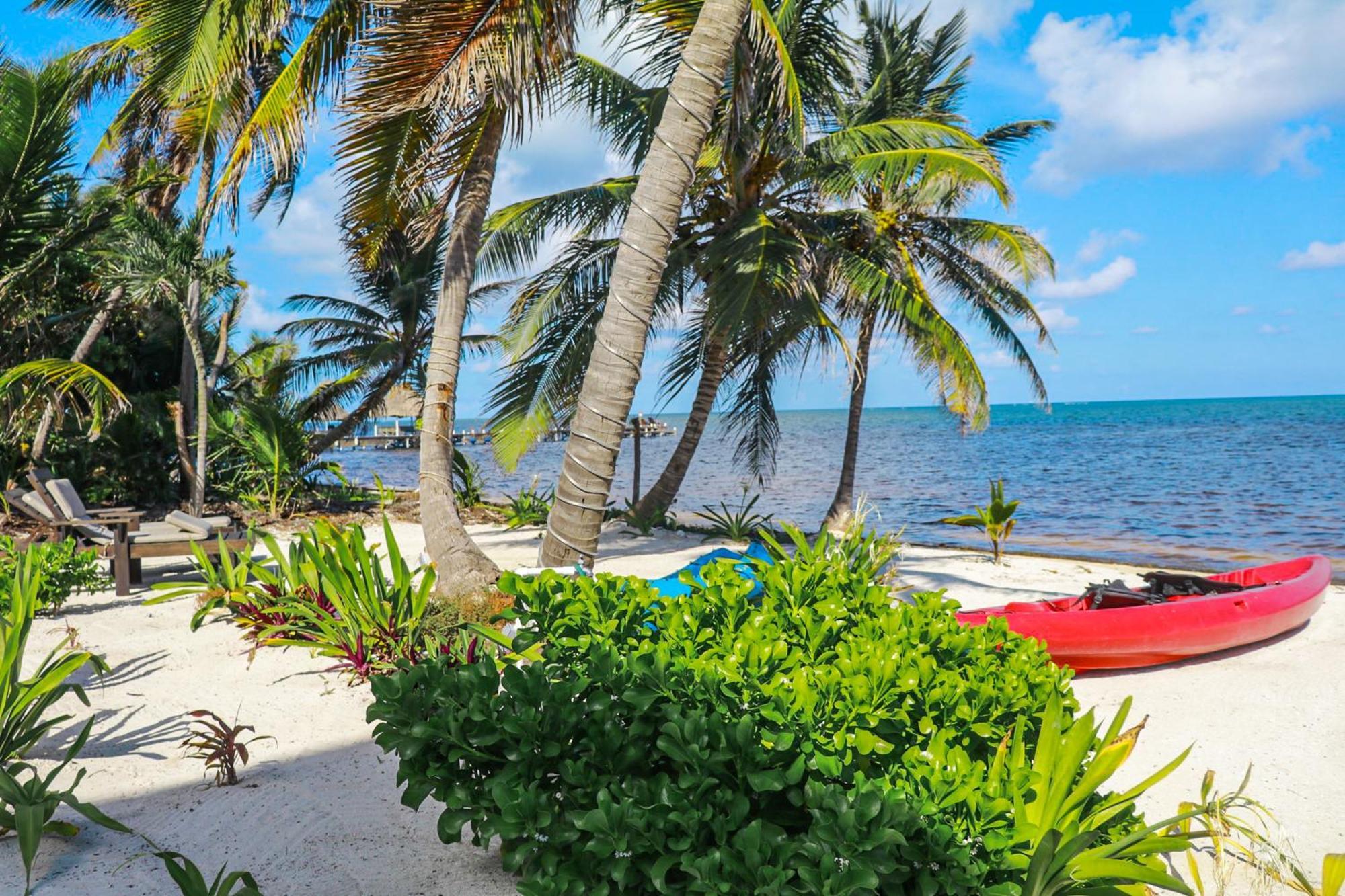 Blue Water Beach Villas سان بيدرو الغرفة الصورة