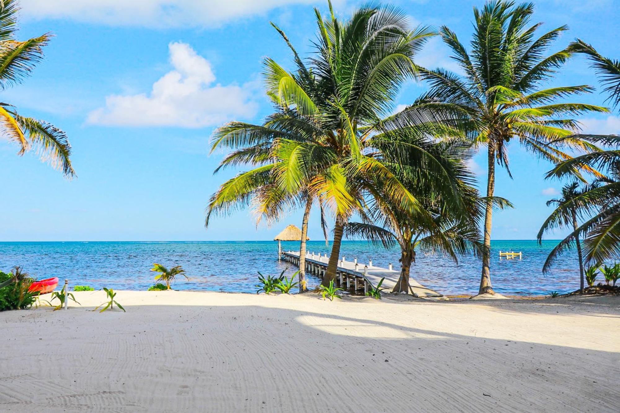 Blue Water Beach Villas سان بيدرو الغرفة الصورة