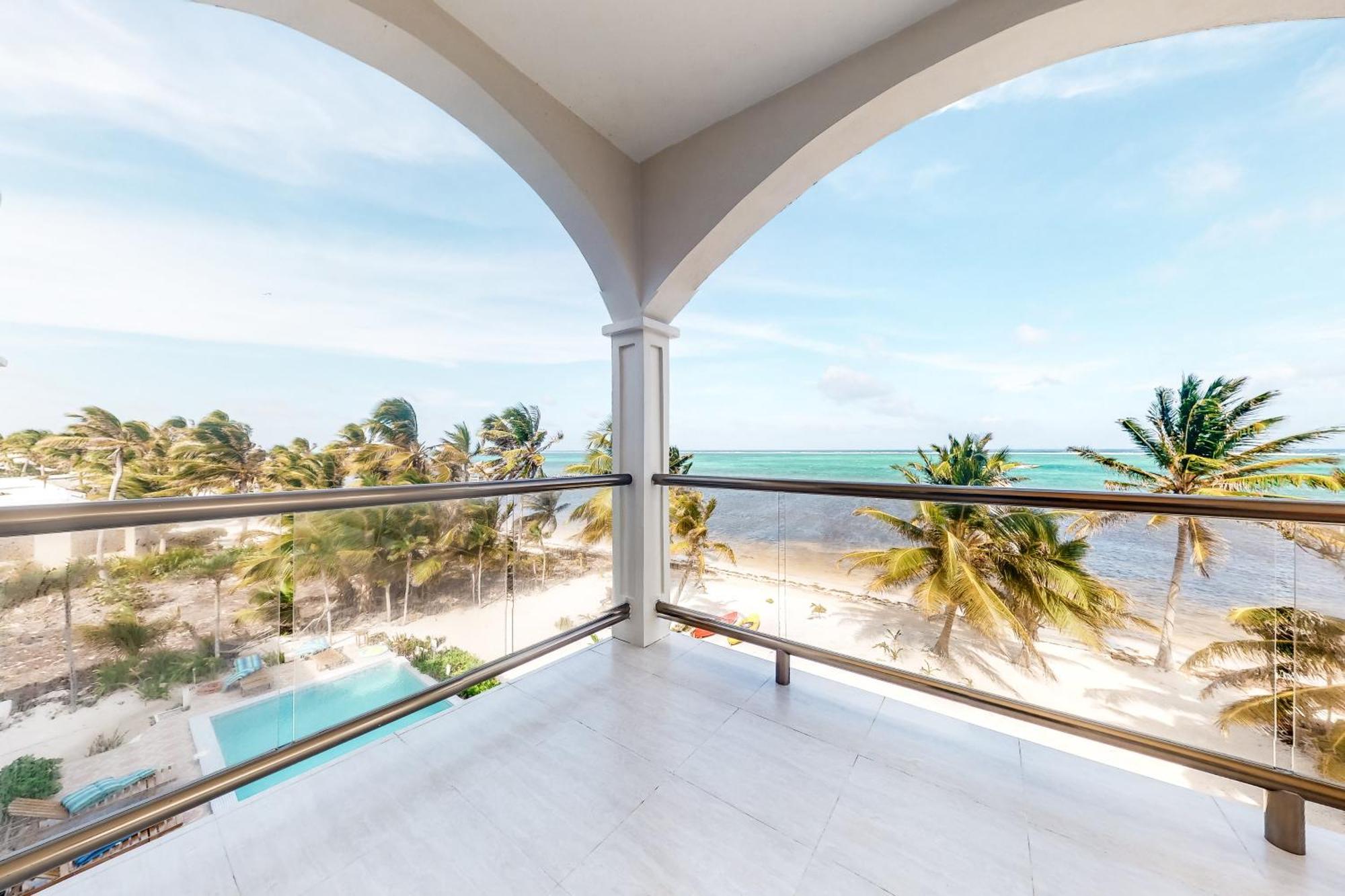 Blue Water Beach Villas سان بيدرو الغرفة الصورة