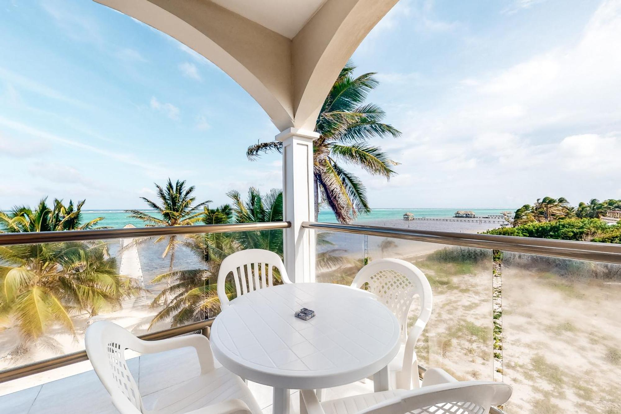 Blue Water Beach Villas سان بيدرو الغرفة الصورة