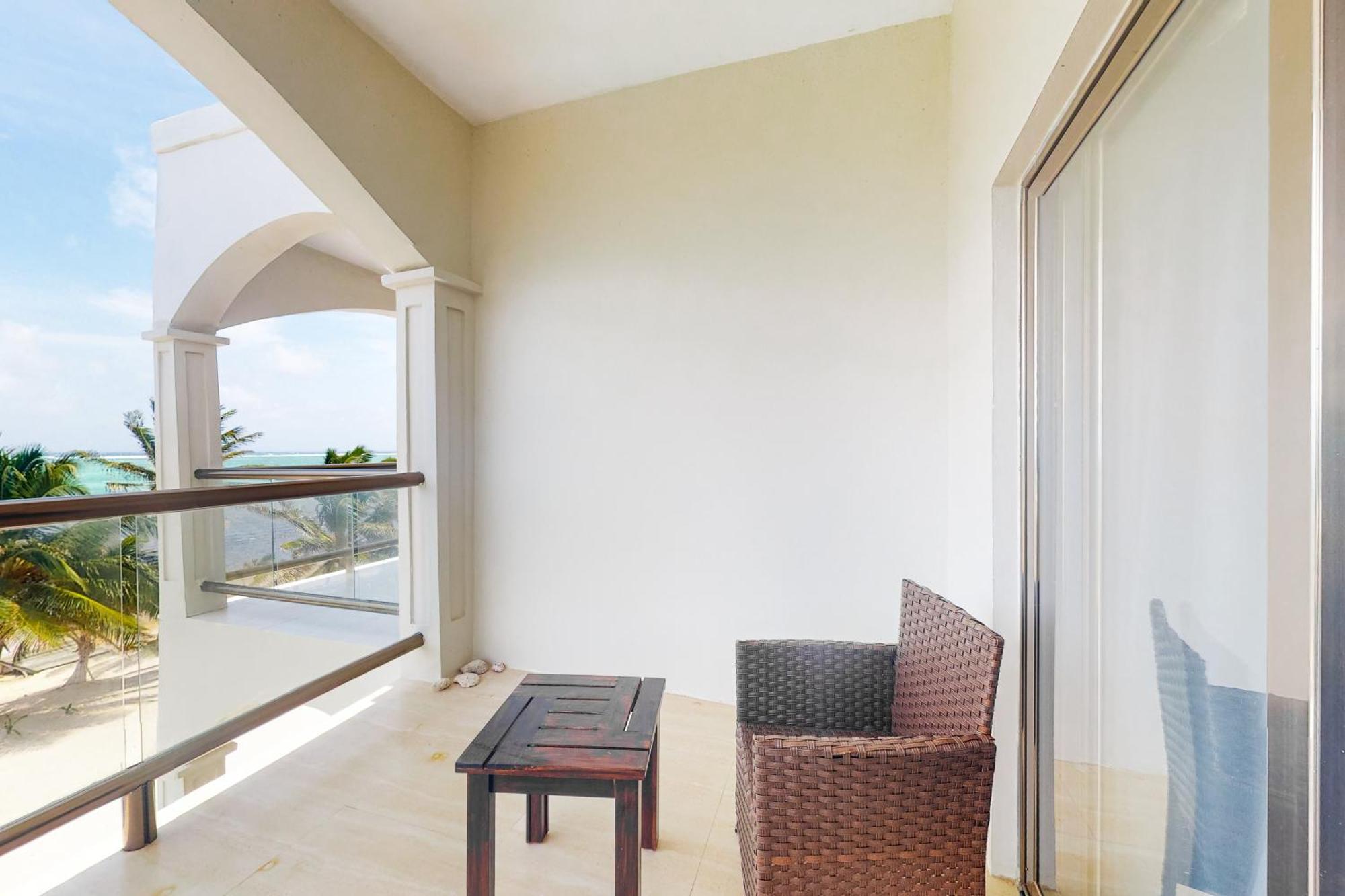 Blue Water Beach Villas سان بيدرو الغرفة الصورة