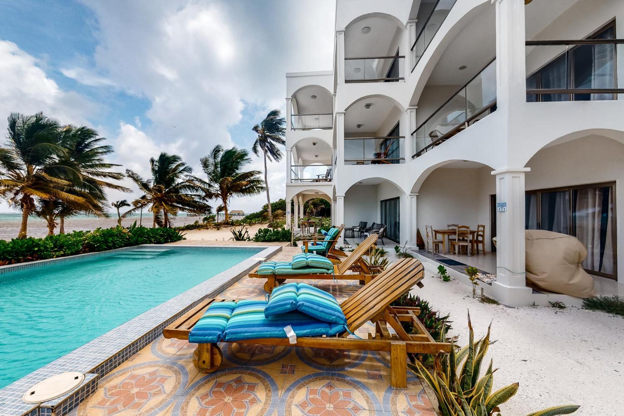 Blue Water Beach Villas سان بيدرو الغرفة الصورة