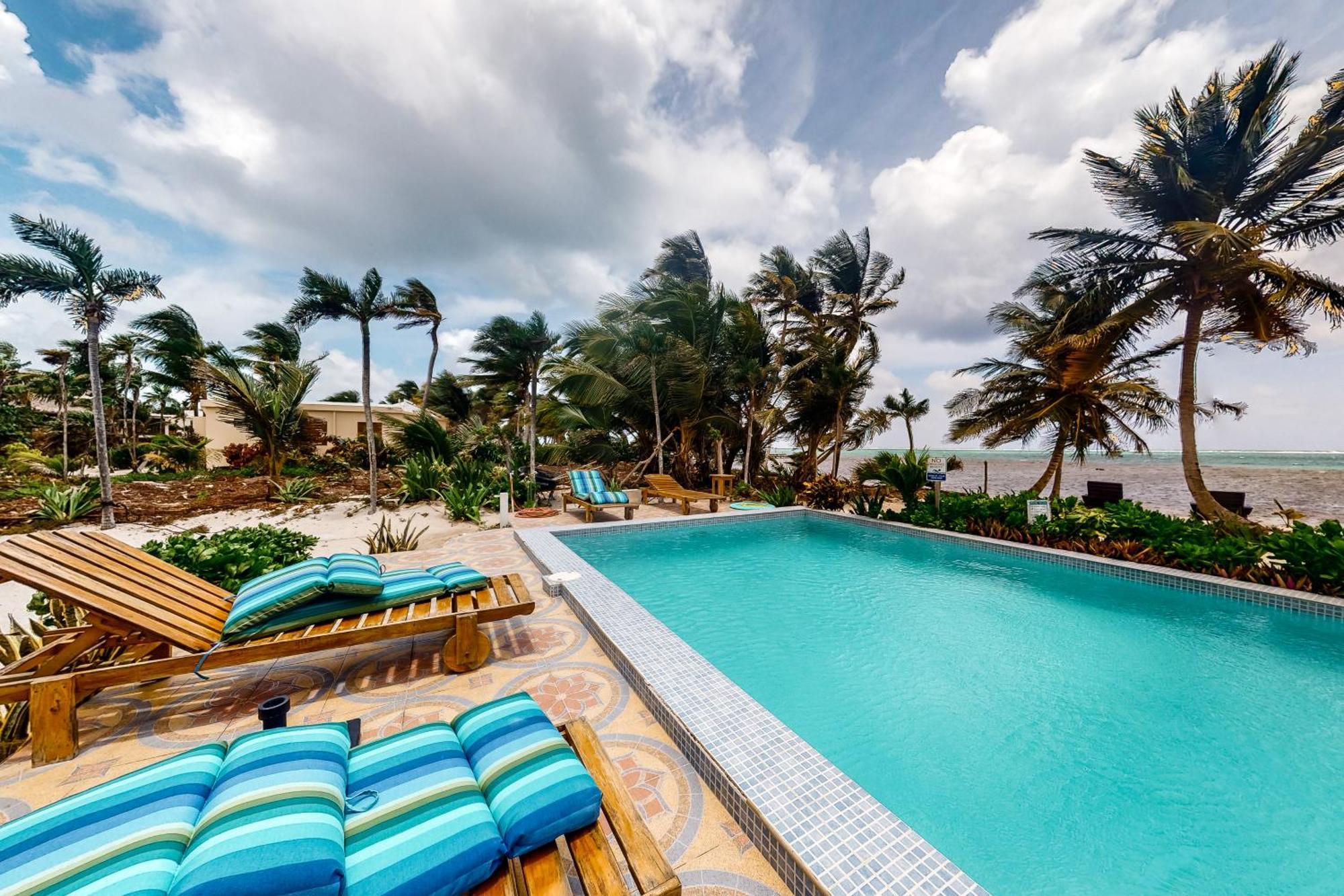 Blue Water Beach Villas سان بيدرو الغرفة الصورة