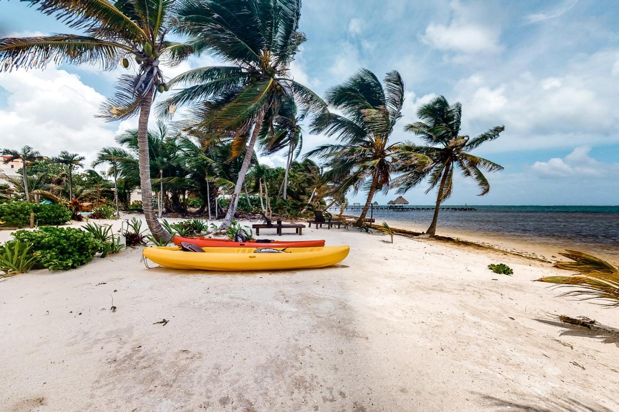 Blue Water Beach Villas سان بيدرو الغرفة الصورة