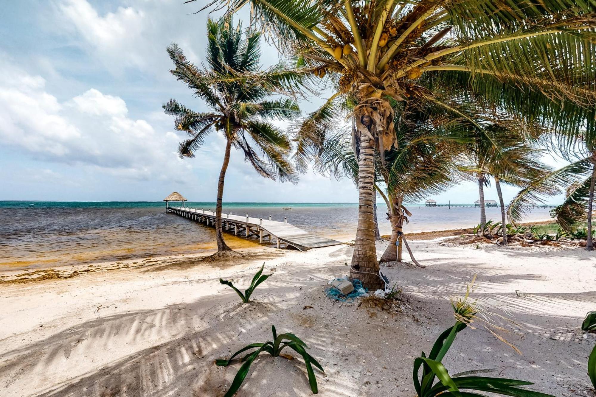 Blue Water Beach Villas سان بيدرو الغرفة الصورة