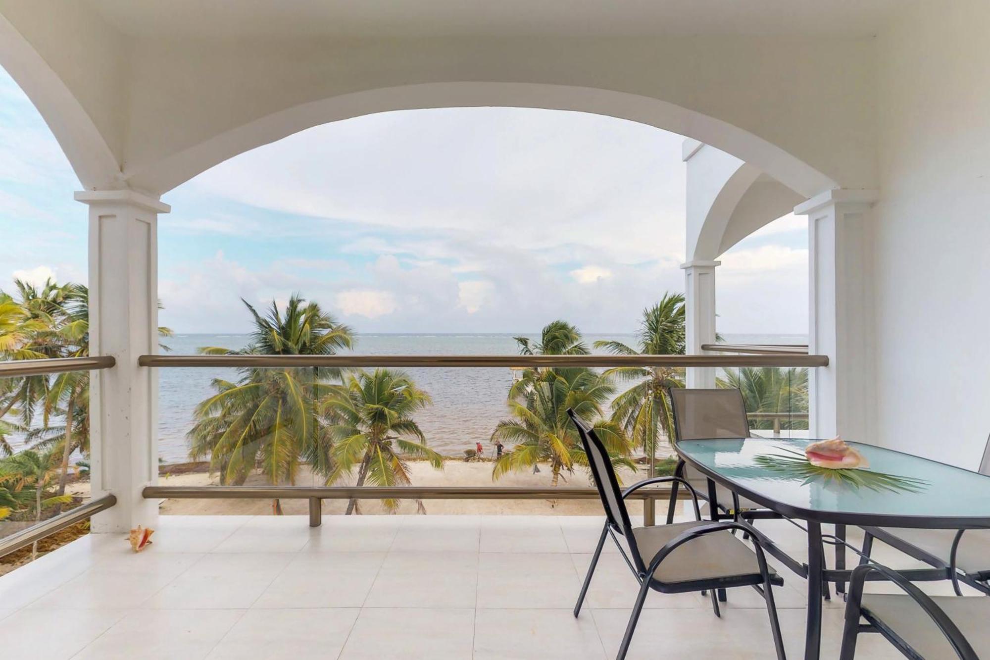 Blue Water Beach Villas سان بيدرو الغرفة الصورة