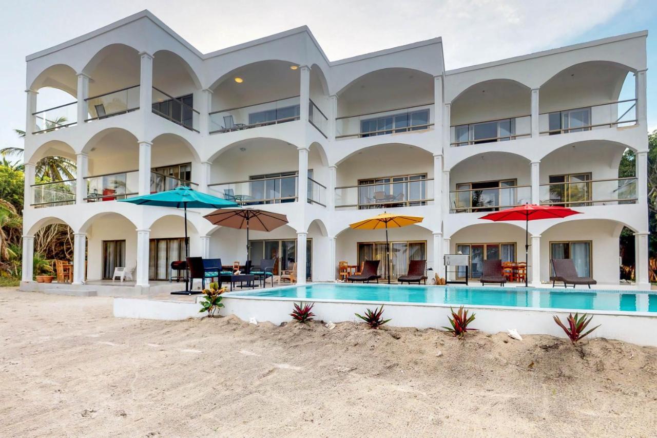 Blue Water Beach Villas سان بيدرو المظهر الخارجي الصورة