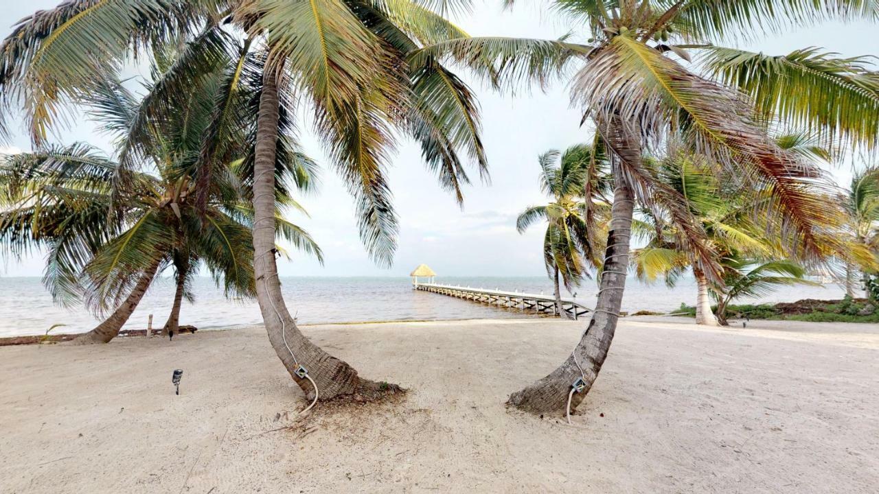 Blue Water Beach Villas سان بيدرو الغرفة الصورة