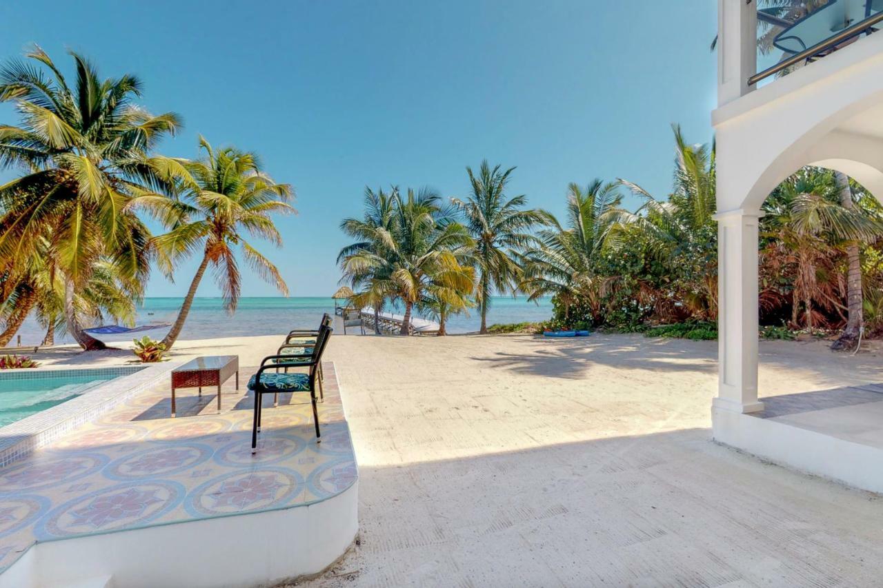 Blue Water Beach Villas سان بيدرو الغرفة الصورة